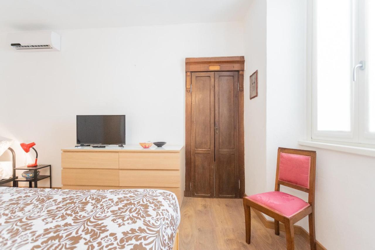 Da Pia In Historycal Como City Centre By Rent All Como Bagian luar foto